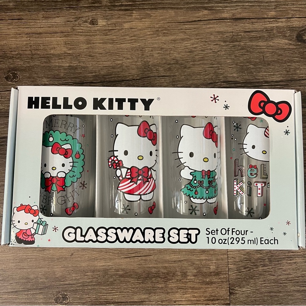 NWT Sanrio Hello Kitty 4 Glassware Set Christmas Cup Glasses Home Decor Holiday